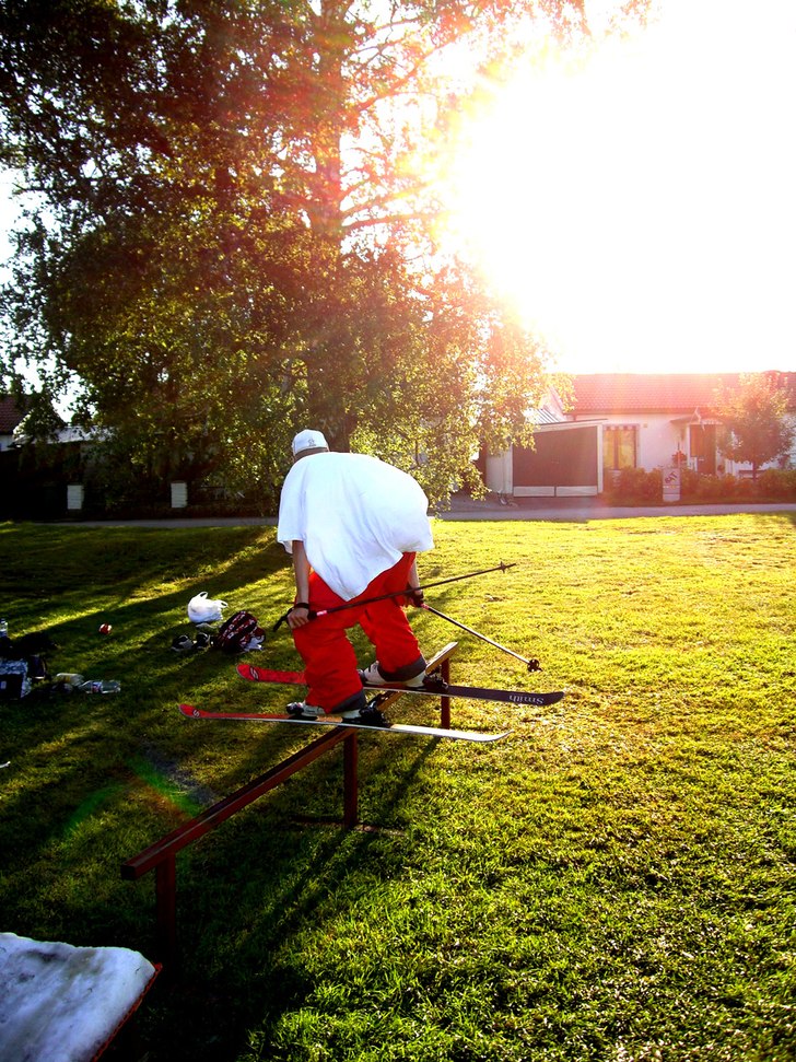 Försesong i lassas på kvällen. Foto: Erik Brohagen. Åkare: Johan Backman.