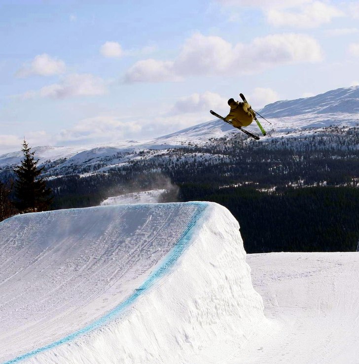 enåtti till corck 3 baklänges. Foto: John Tollin. Åkare: Sebastian Persson.
