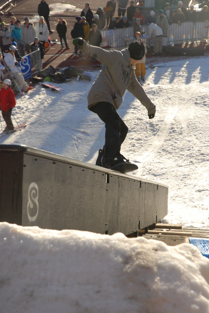 Jonte kör nosepress.... Foto: Dennis Ylikangas. Åkare: Jonathan Lindhe.