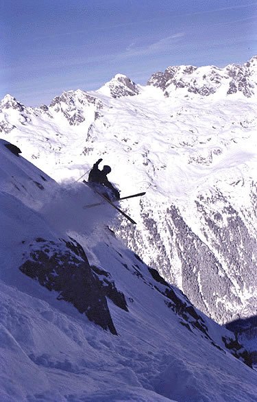 När man har Japanska plastknän får andra hoppa . Foto: Patric Holm. Åkare: Calle Norinder.