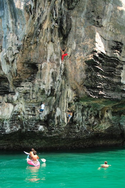 Deepwater soloing.
Heldags tur inkl. guide, mat . Foto: Jon Larsson. Åkare: Jessica Leander + okända.