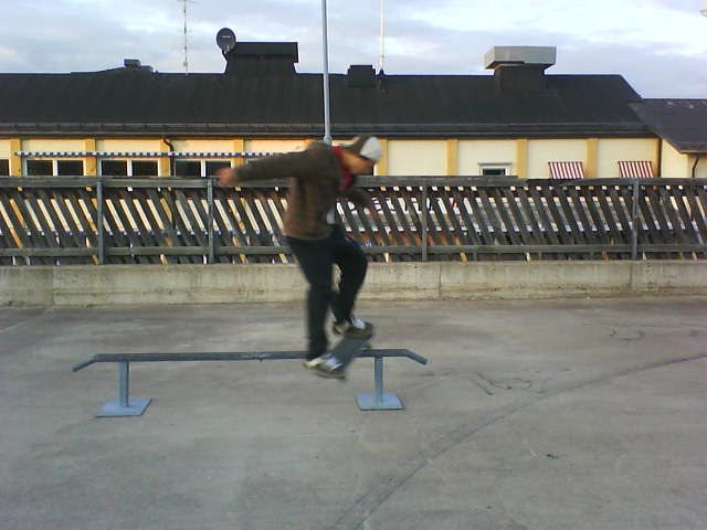 boardslide . Foto: nån. Åkare: Mikael Bäck.