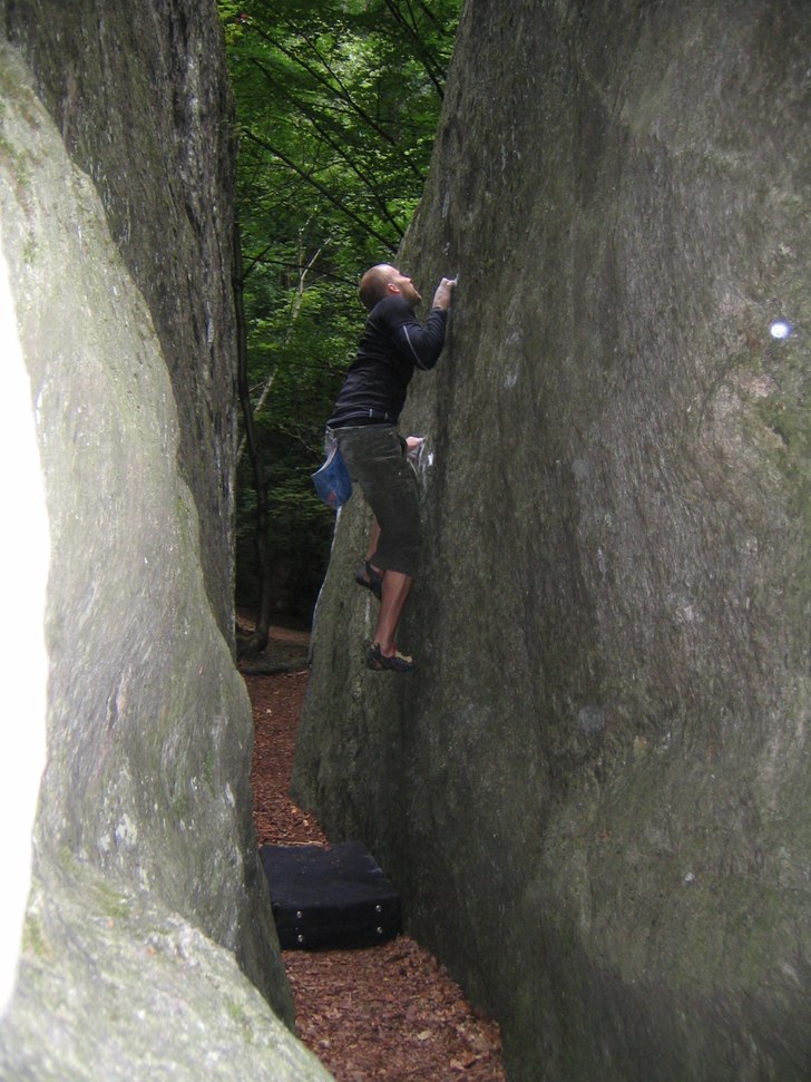 Full fokus på nästa grepp.. grymt svårt 6c. Den. Foto: Ameli Hellner. Åkare: j.sturesson.