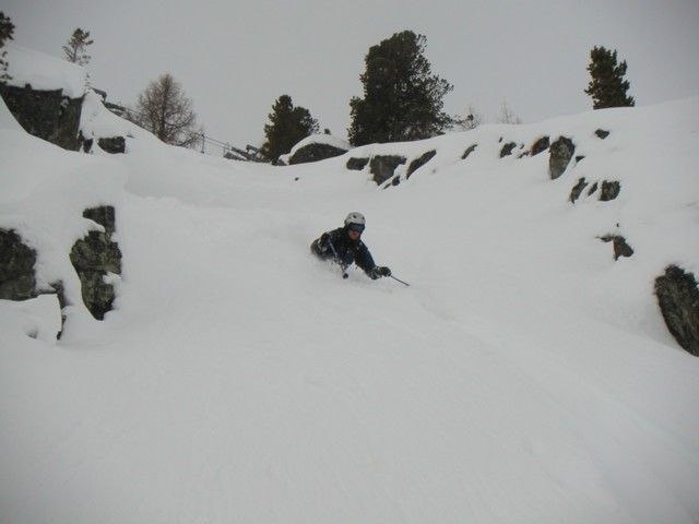En ganska liten coloir, men rätt skön. Lite bök. Foto: Vegard Kåsa. Åkare: Patric Bergström.
