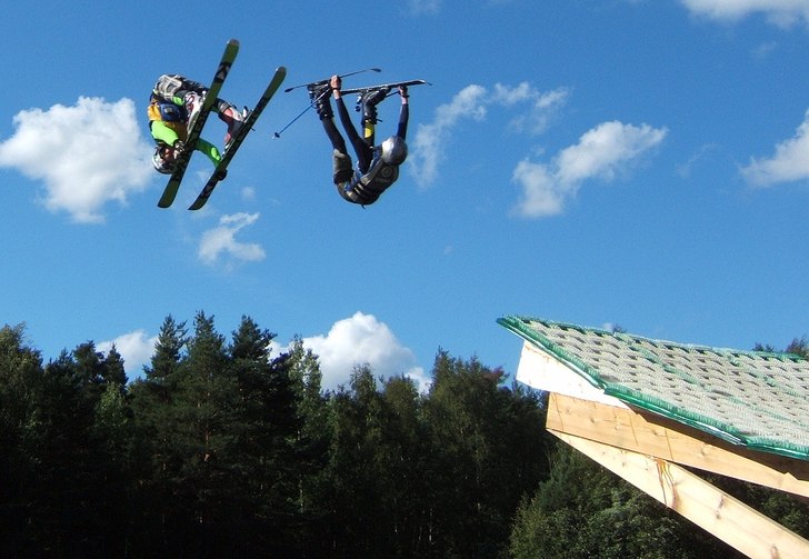 jag och freddie i orsas vattenhopp . Foto: clas nilsson. Åkare: olle eriksson och freddie.