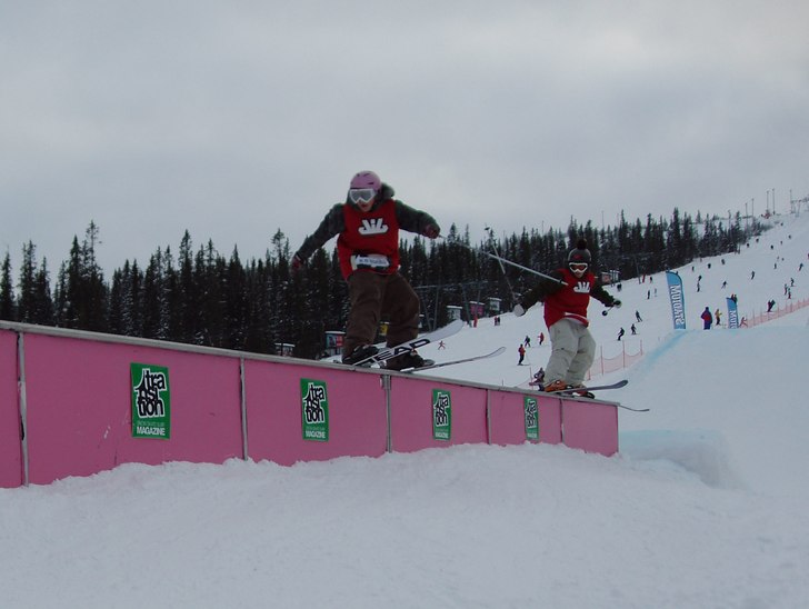 Railing tillsammans med Kussen på Jibbacademy. Foto: Mats Hägglund. Åkare: Pär Hägglund å Kussen KåDe.