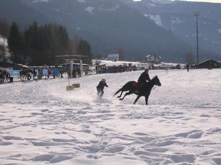 Svårt att välja kategori när det stora sporten . Foto: P-O. Åkare: Italienare.