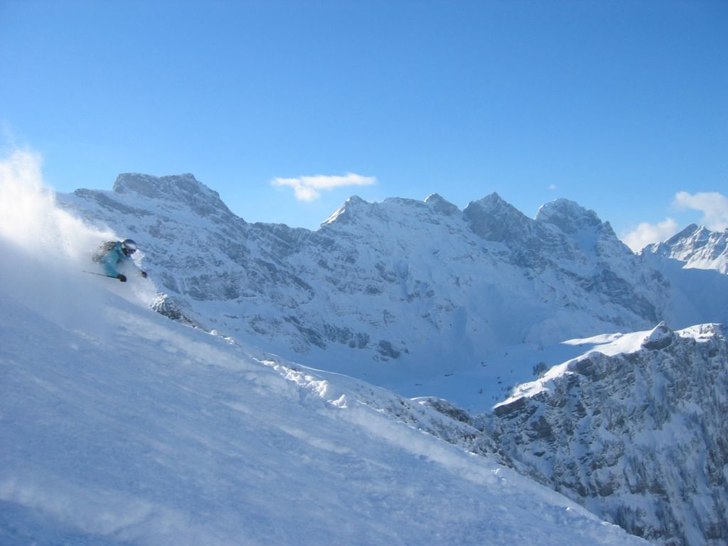 Grymma snöfallet i mars 40 cm sjukt fluffigt pude. Foto: Glesbyggdsanders. Åkare: Norge Lene.
