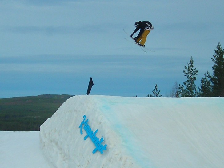 Kör lite hopp.. Foto: Kim Palovaara-Jansson. Åkare: Marcus Odlander (jag).