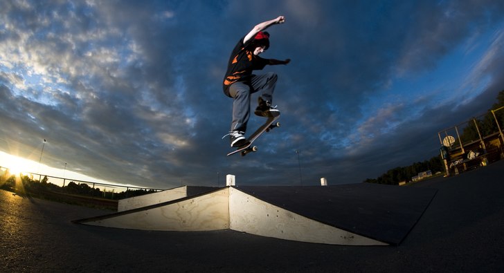 Fs 180 i solnedgången. Foto: Anton Svanborg. Åkare: Jonathan Åberg.