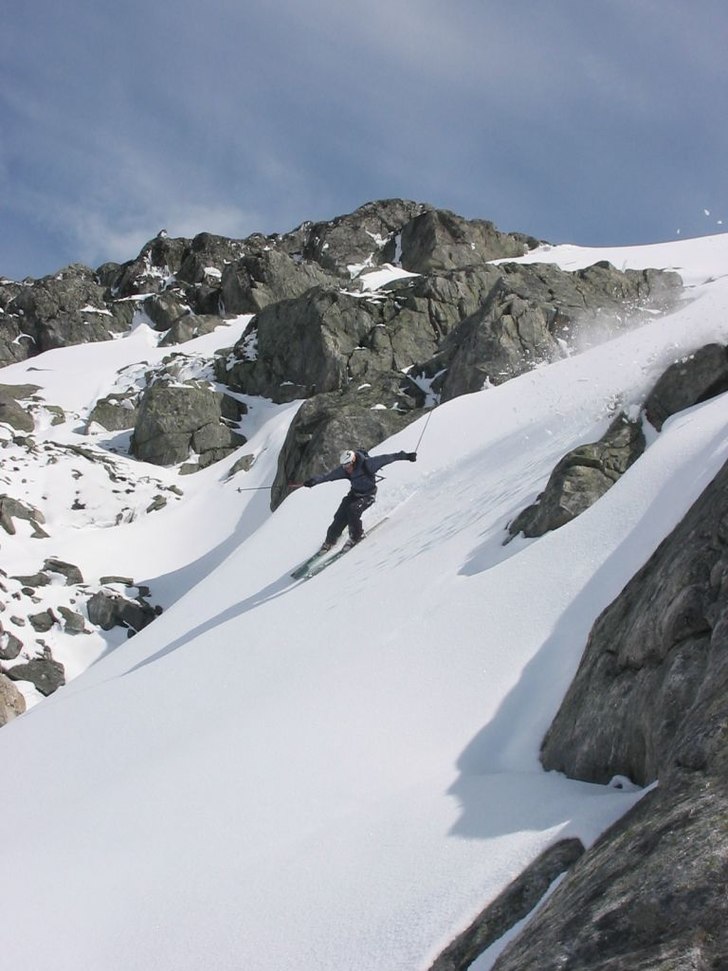 Shredin´ the gnar. Foto: Martin "för-viktig-att-vara-med-på-invigningsceremonin-men-kommer-ändå-bara-8:a-på-VM" Ottosson. Åkare: Sam Berg.