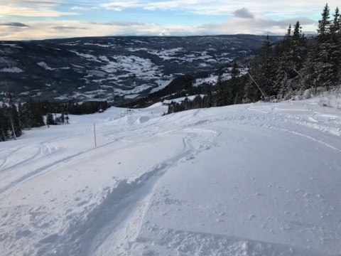 Kanonforhold mot helgen...
15 cm med nysnø siste .