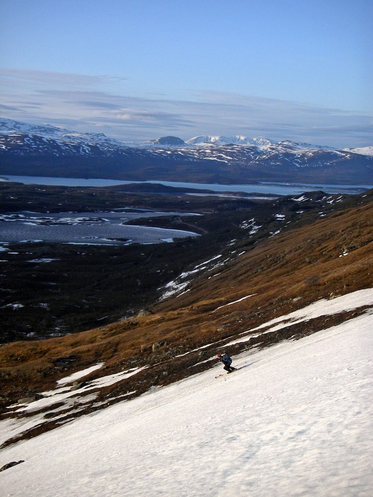 Extremt fin kvällsåkning på Låktatjokkos nords. Foto: Mats Mäki. Åkare: Jonny Öhrn.