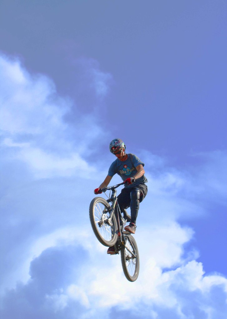 Arvid tar luft i Sälen Bike Park. Foto: Mattias Juninger. Åkare: Arvid.