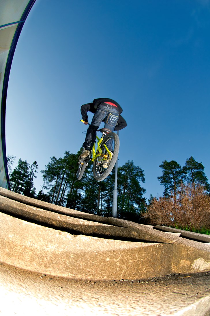 Hopp. Foto: Simon Pontér. Åkare: Joakim Nilsson.