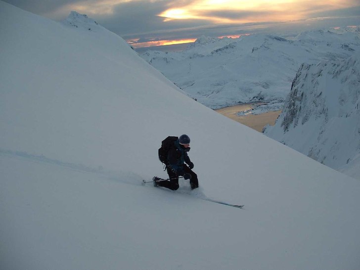 1100m puder ned till bilen vid havet.. Foto: Sara Widell. Åkare: Oscar Wahlund.