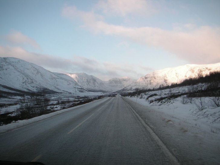 Foto: My Lindsjö. Åkare: My och Sara i bilen.