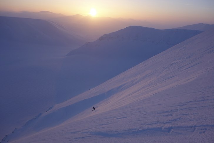 Magisk åkning i magiskt ljus på magiska Svalbard.