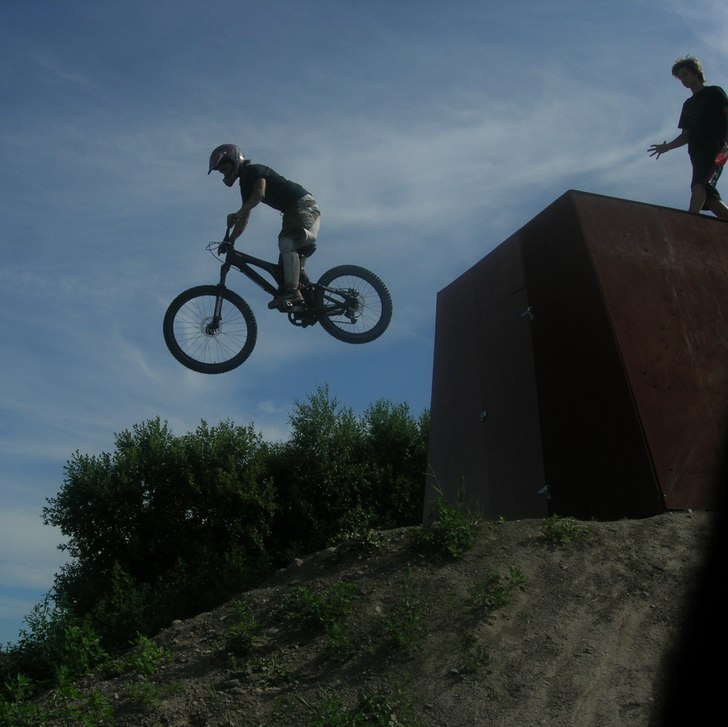 dropar boxen. Foto: Kristian Rosster. Åkare: Tomas Hjelmer.