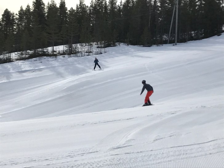 Flotte forhold i bakken
Litt nysnø, noen kalde gr.