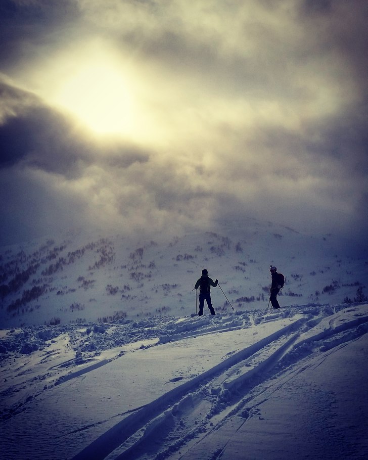 Skiiers left or right?.