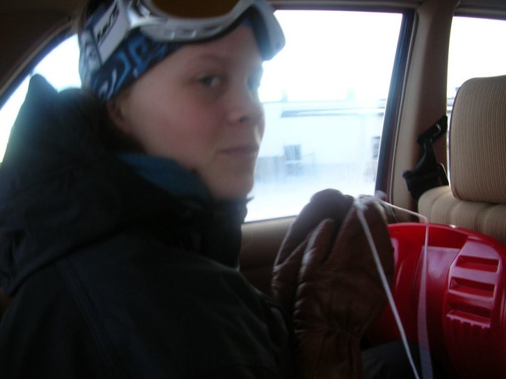 på väg till pulkbacken =). Foto: johanna holmgren. Åkare: marta lidström.