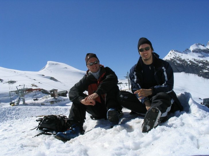 Jag (till) höger och min alldeles egen bergsguide. Foto: Johan Isaksson.