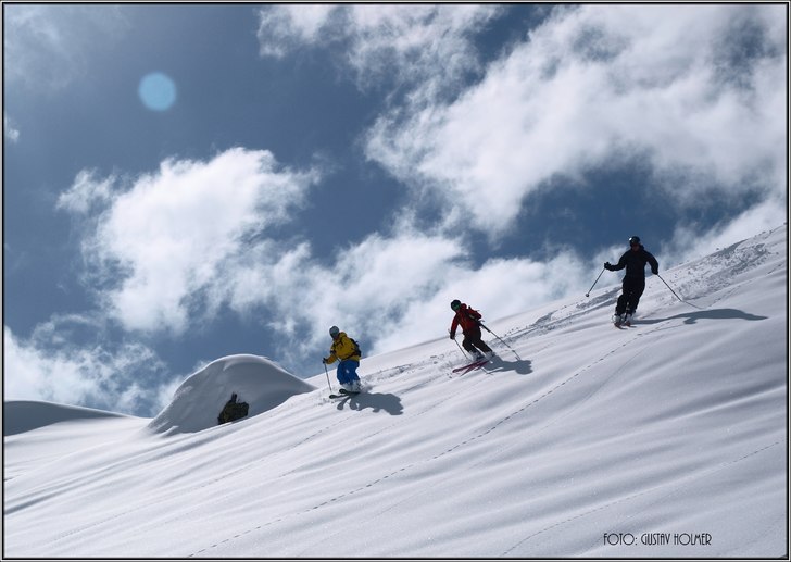 Bästa svängen... HÖKARÄNGEN!. Foto: Gustav Holmer. Åkare: Jerry Bengtsson, Paula Ljunggren & Matias Björkman.
