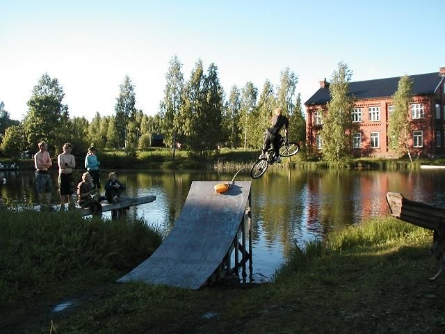 vi badade en varm dag . Foto: Niclas Wikblom. Åkare: Jag.