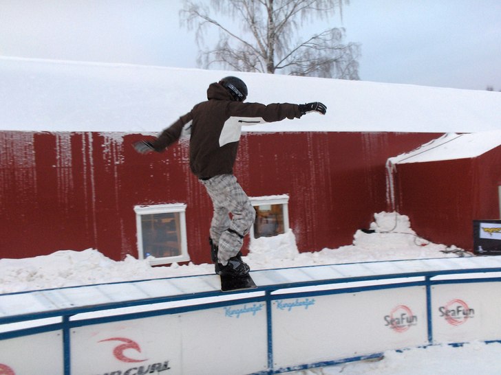snart blir det hjärnskakning:(. Foto: simon. lindberg. Åkare: robert.ericsson.karlström.