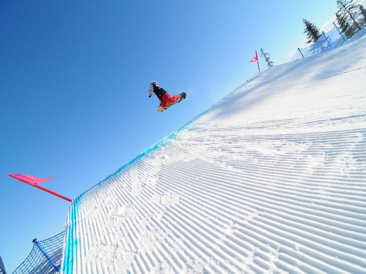 BACKSIDE AIR . Foto: vet inte. Åkare: Calle Sköld.