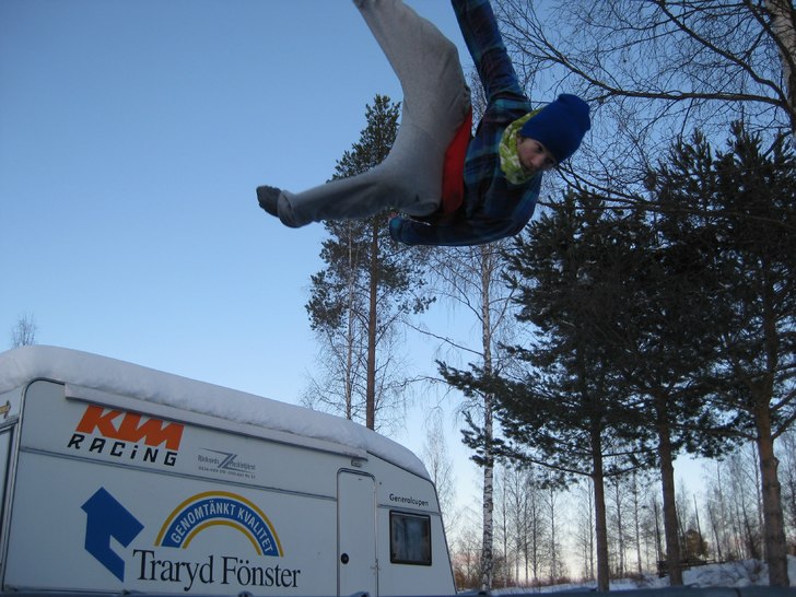 jag hoppar ganska tidigt på sesången :). Foto: anton sjölin. Åkare: johan ivarsson.