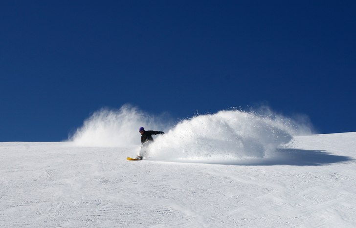 surfing :). Foto: Kurt Are Lona. Åkare: Thor Jensen.