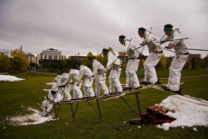 Teste hurtigeten på det nye kamera mitt.... 
syn. Foto: Alex. Åkare: Patrik.