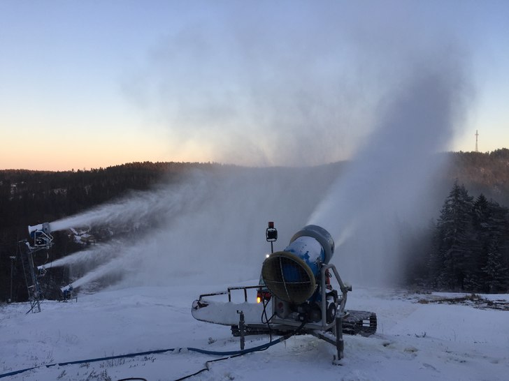 Snø produksjon 
Nå venter vi på mere kulde slik.