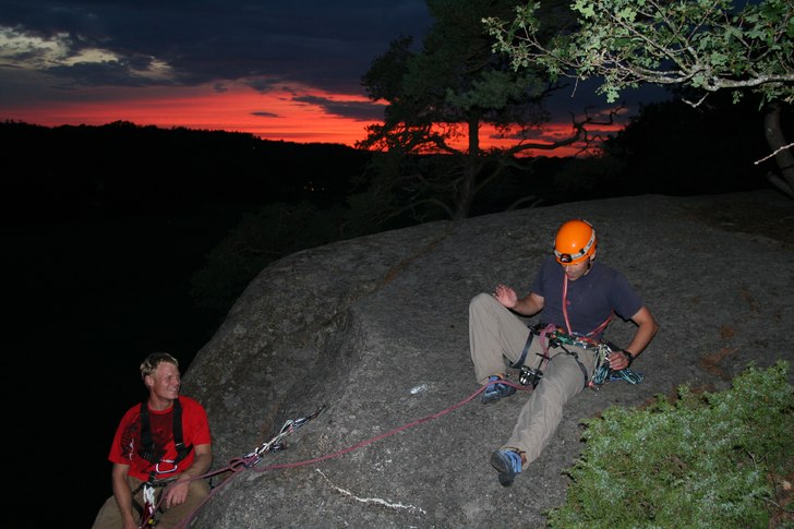 Skönt ljus att avsluta klätterdagen, detta var e. Foto: Peo Stenholm. Åkare: Jonas Tuvfesson & Johan Bogg.