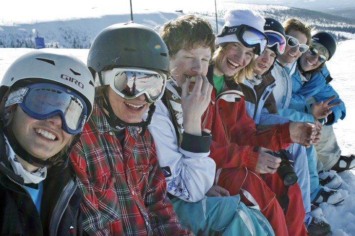 CCP teamet chillar uppe på toppen av tandå efter. Foto: Daniel Granberg. Åkare: CCP crew!.