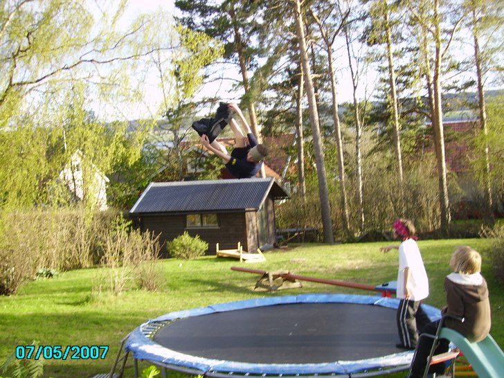 liten miss, där ja tappar byxorna vid frånskut;D. Foto: marcus tjäder. Åkare: simon bäckman.