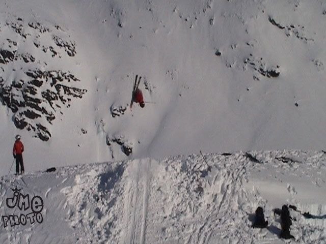 En så kallad uuuuuuuuunderflip. Foto: Jesper Nyström. Åkare: Johan Mannerstråle.