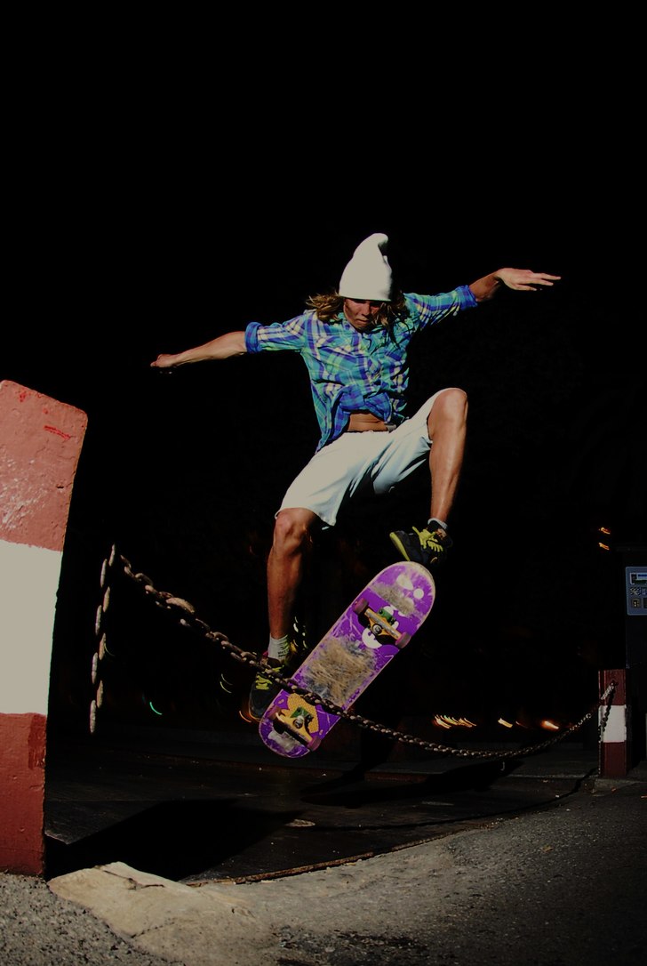 Kickflip. Foto: André Adobati. Åkare: Emil Eriksson.