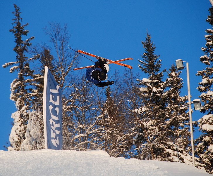 kanonväder i puckeln, dimma över ån solen skine. Foto: calle johansson.