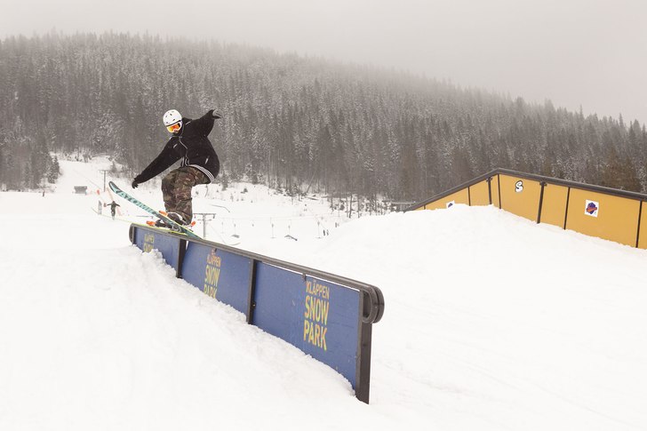 Efter en dag av hårt arbete på "Salomon New. Foto: Andreas Timfält. Åkare: Jesper "Jeppenator" Norén.