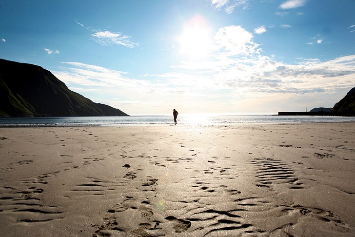 1/7 = skidåkning + surfing. Foto: Anna Lundqvist. Åkare: Julia Hamrin.