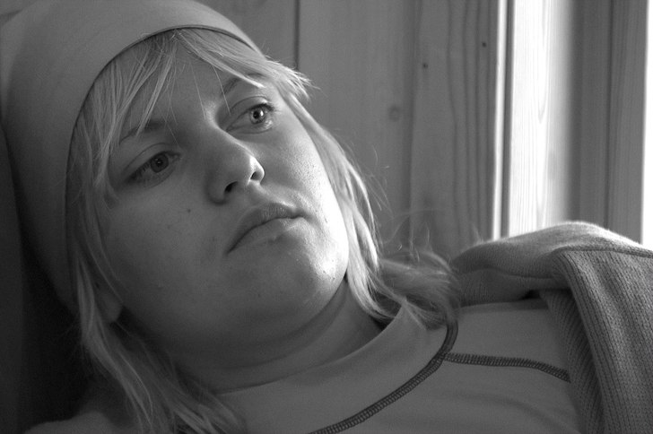 Trött efter en dag i backen.. Foto: Ola Rockberg. Åkare: Johanna Johansson.