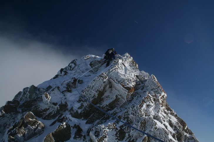 En blåsig dag på Pic de la Grave.. Foto: Jan Stenström. Åkare: Jonas Tufvesson.