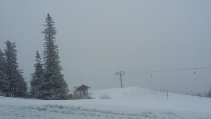 Nysnø!
Vi gleder oss over nattens snøfall! Velko.
