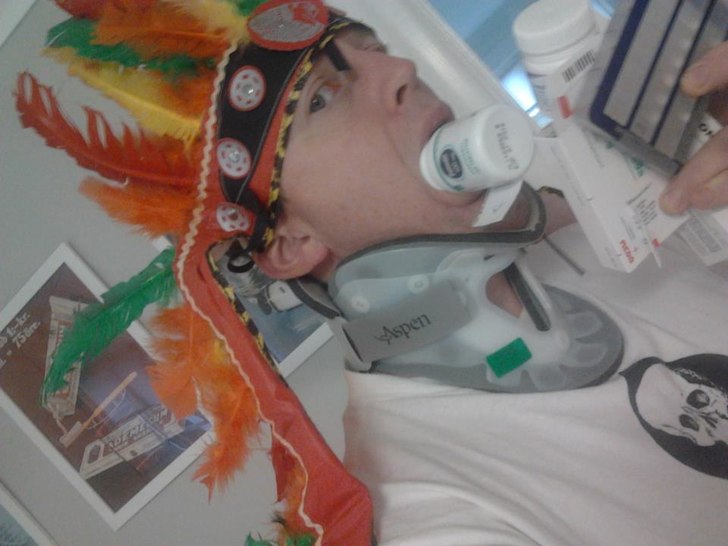 Bröt nacken 2012

Hövding "Vandrande Apot. Foto: Kristian B. Åkare: Kristian B.