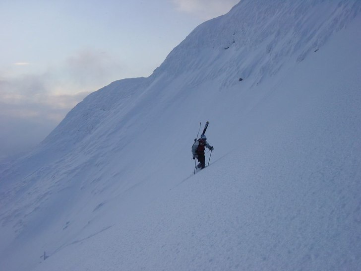 Vacker solnedgång under farlig bestigning. Foto: Michael A. Åkare: Not riding.