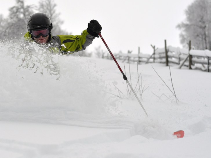 Äntligen snö igen - Tjohoo. Foto: Hans Frid. Åkare: Birger Tenow.