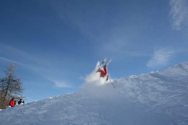 aldrig mer sittandes backflip, drämde huvudet i k. Foto: Martin Eklund. Åkare: Robin Nyzell.